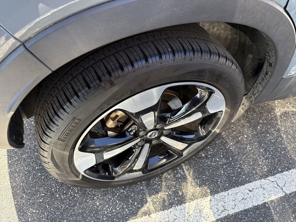 Used 2021 Volvo XC40 T5 Momentum w/ Premium Package image 15