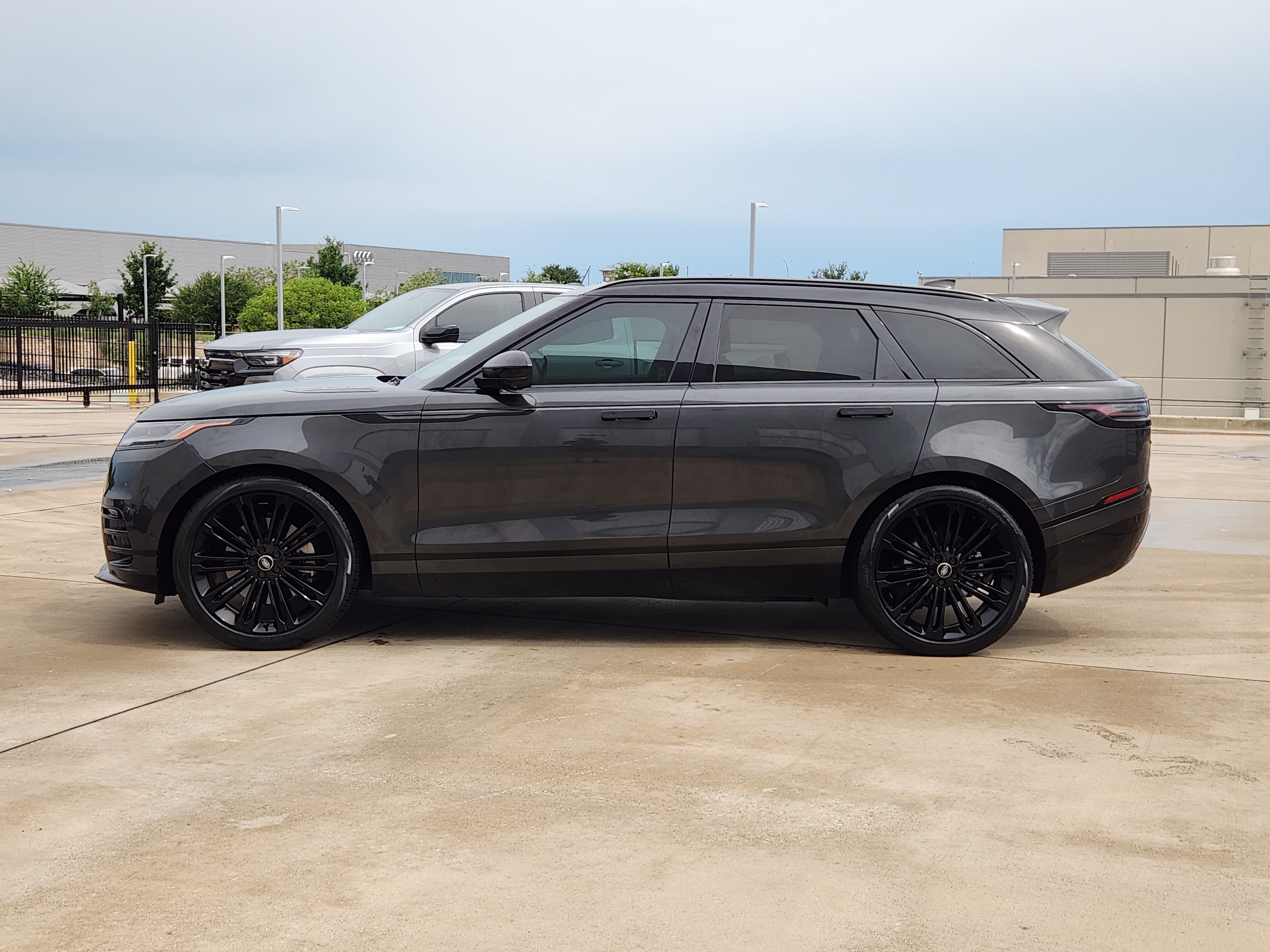 Certified 2026 Land Rover Range Rover Velar Dynamic SE AWD/4WD image 3