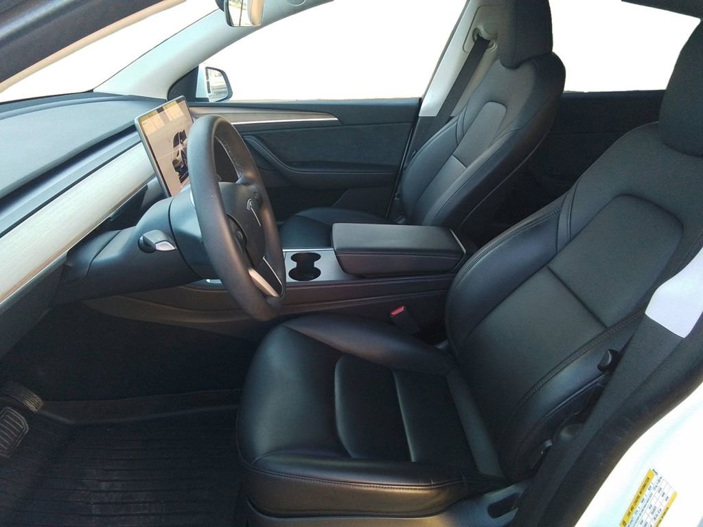 Used 2023 Tesla Model Y Long Range image 9