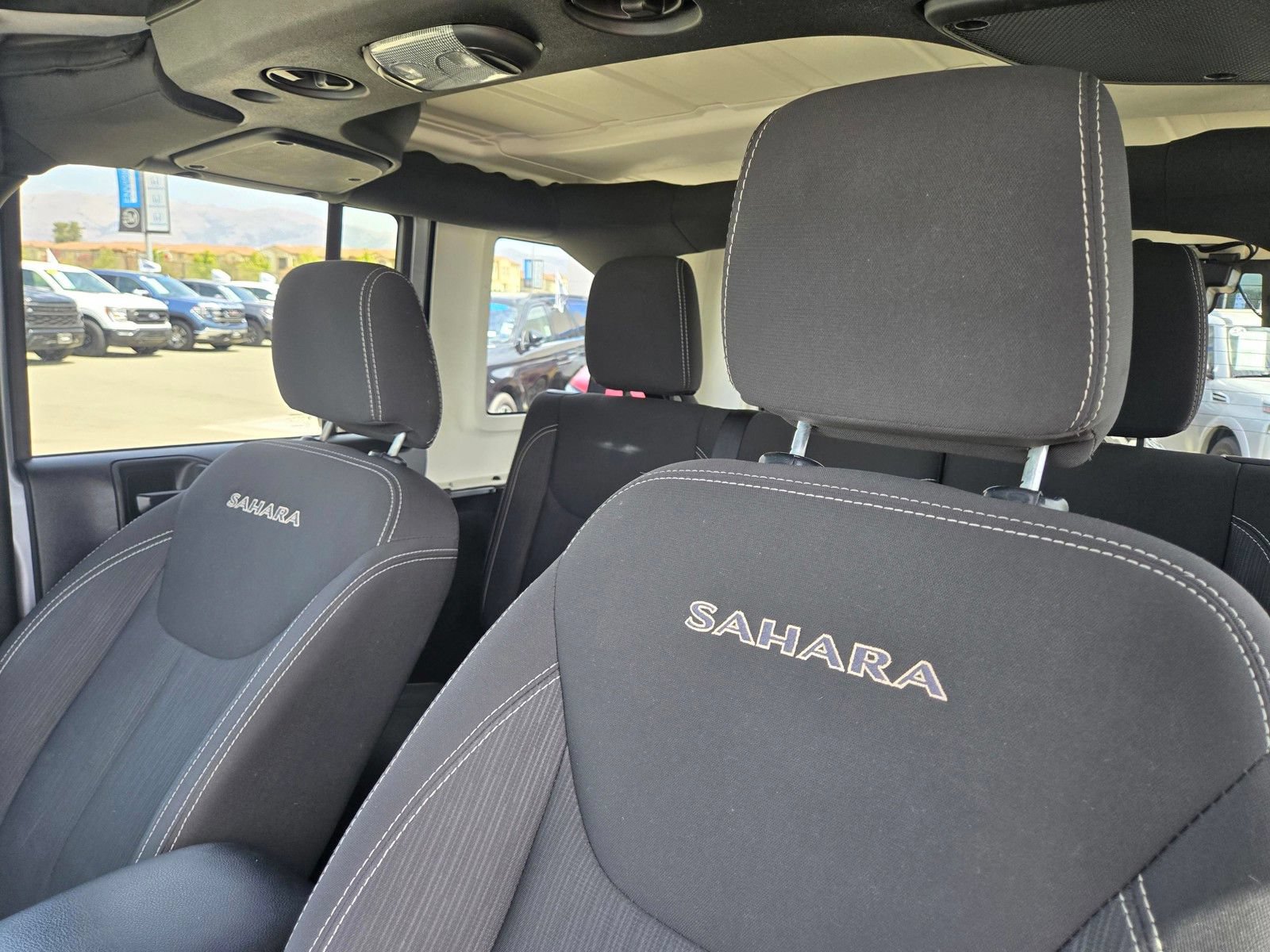 Used 2018 Jeep Wrangler Unlimited Sahara AWD/4WD image 14