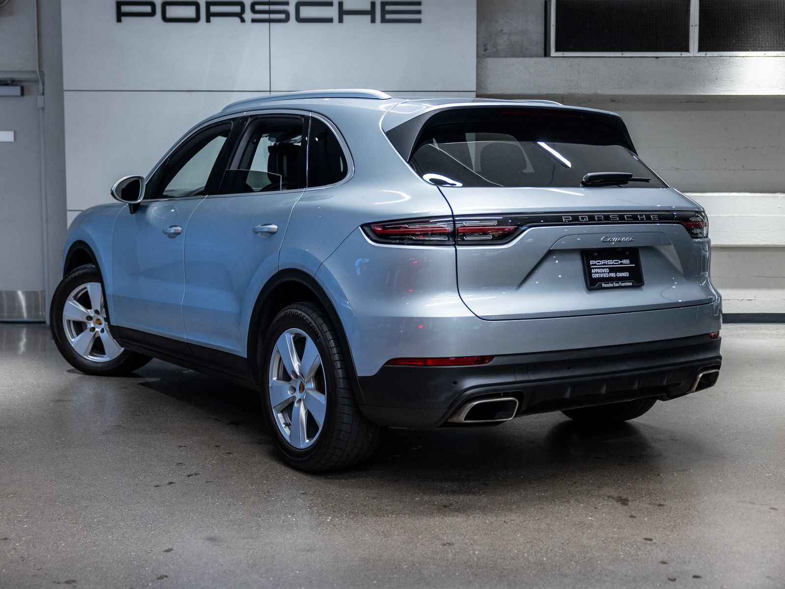Certified 2023 Porsche Cayenne w/ Premium Package AWD/4WD image 3
