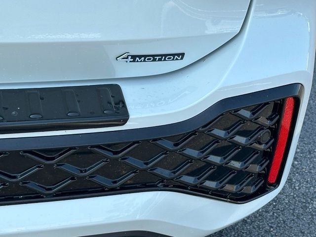New 2026 Volkswagen Tiguan SE R-Line AWD/4WD image 14