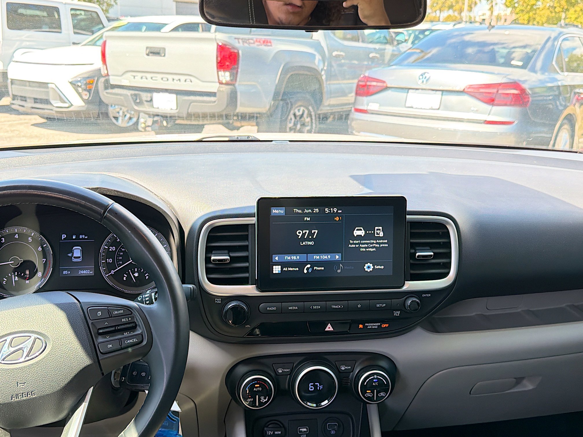 Used 2021 Hyundai Venue SEL image 17