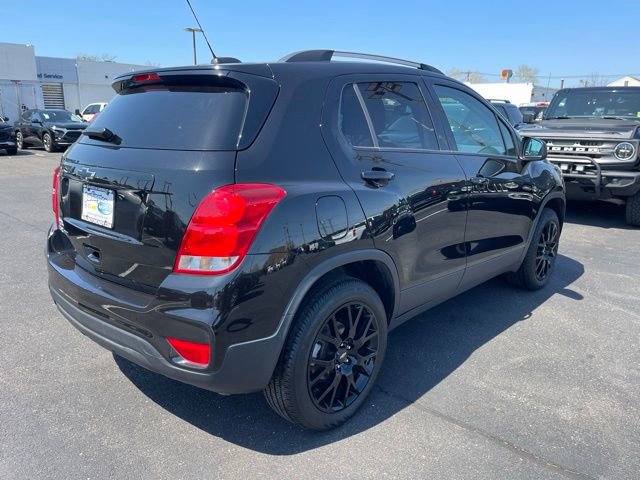 Used 2022 Chevrolet Trax LT w/ Midnight Edition image 8