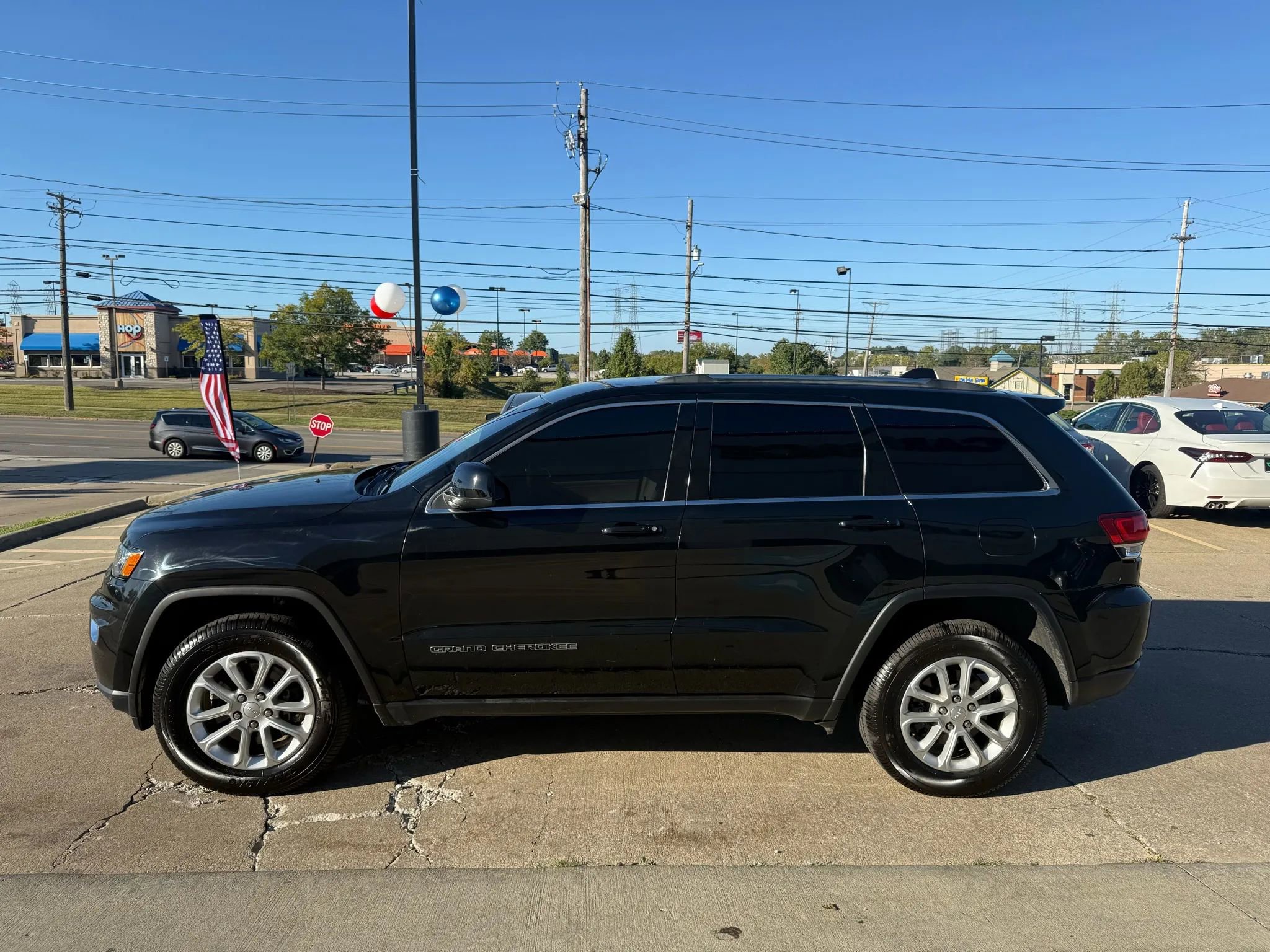 Used 2021 Jeep Grand Cherokee Laredo image 7