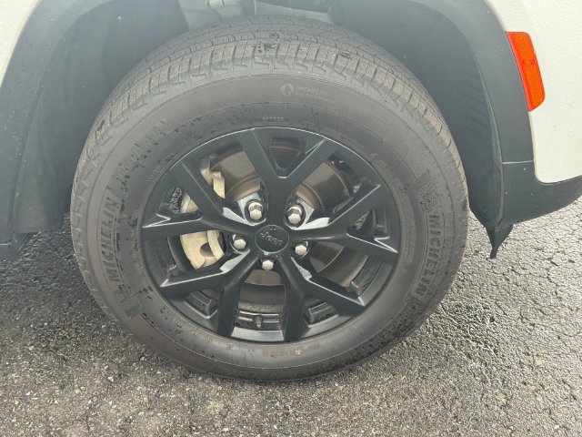 Certified 2025 Jeep Grand Cherokee Altitude AWD/4WD image 9