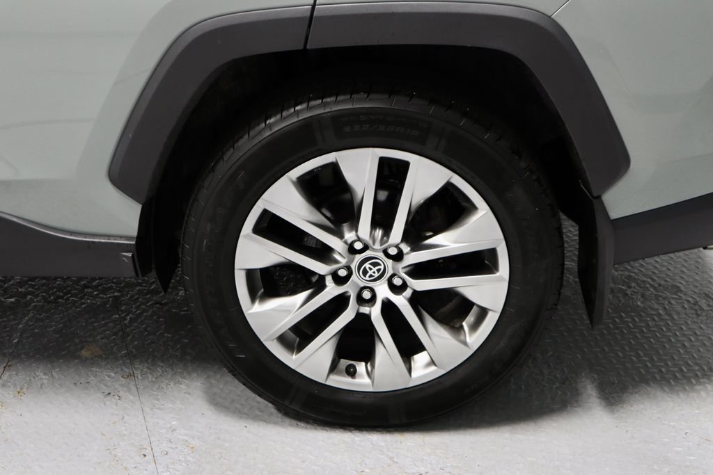 Used 2022 Toyota RAV4 XLE Premium AWD/4WD image 18