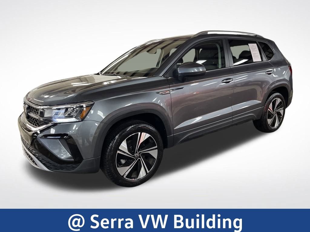 Used 2024 Volkswagen Taos SE w/ Panoramic Sunroof Package