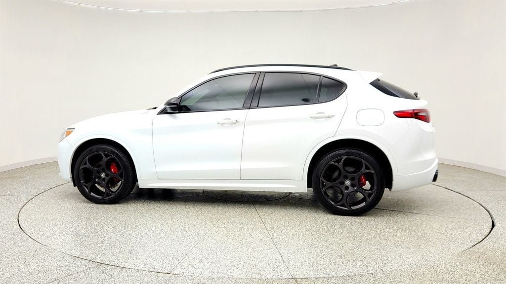 Used 2023 Alfa Romeo Stelvio Veloce AWD/4WD image 8
