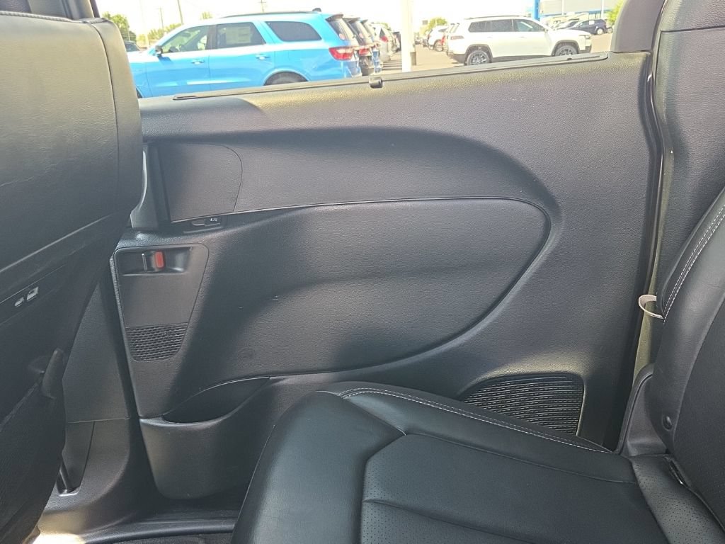 Used 2025 Chrysler Pacifica Select FWD image 18