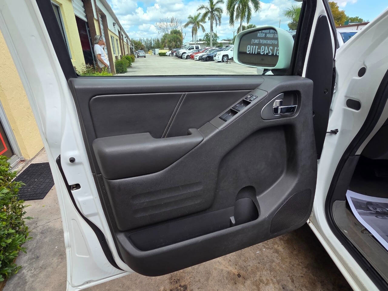 Used 2015 Nissan Frontier PRO-4X w/ Pro-4x Luxury Package image 9