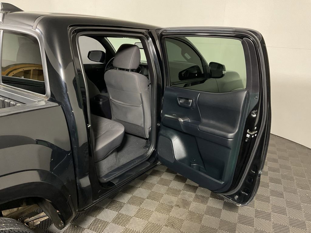 Used 2016 Toyota Tacoma TRD Sport image 31
