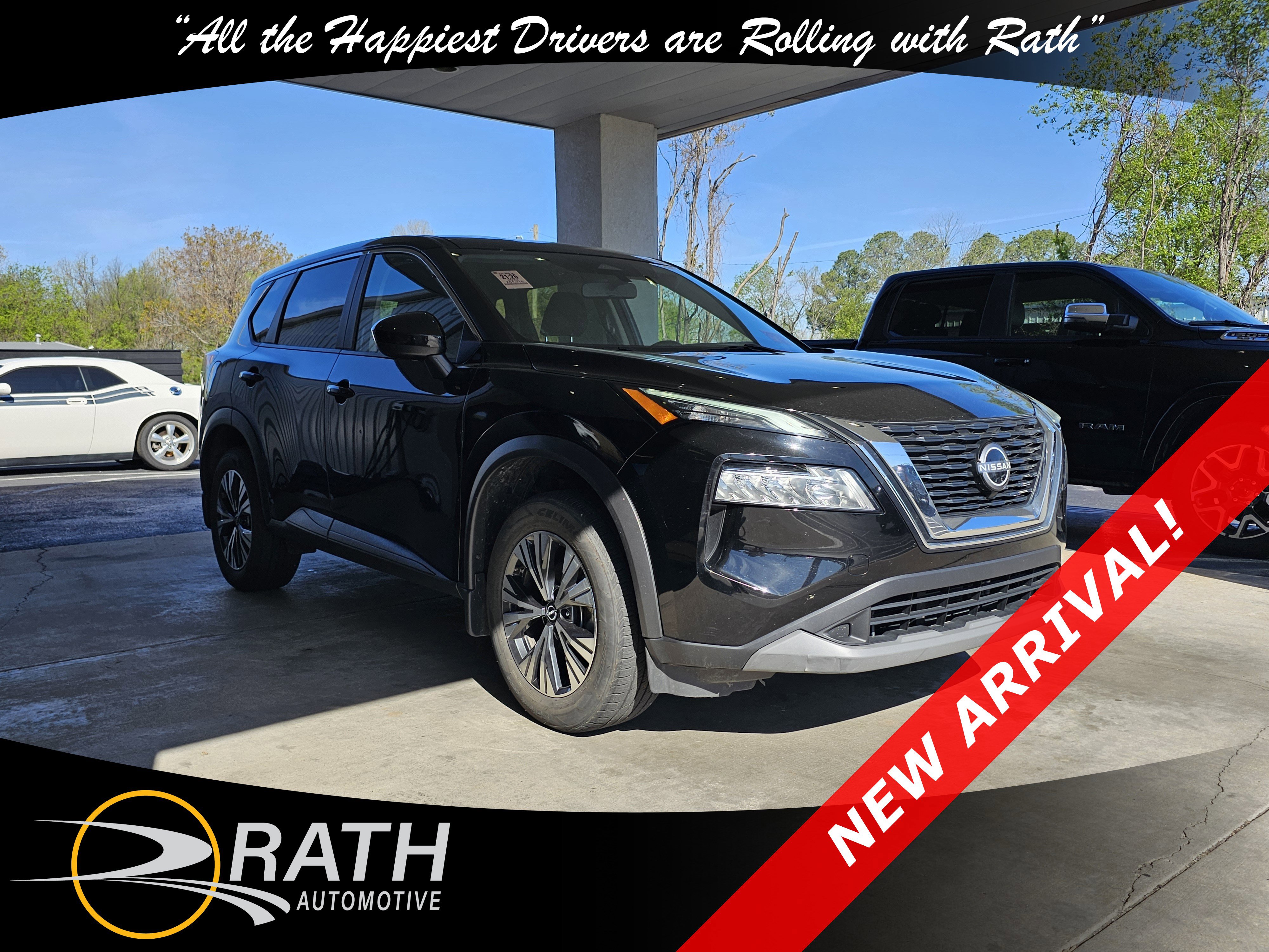 Used 2023 Nissan Rogue SV image 1