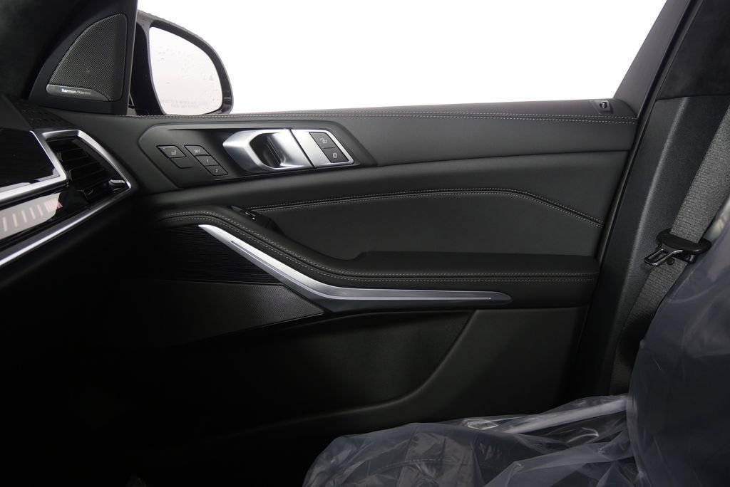 Used 2026 BMW X7 M60i image 25