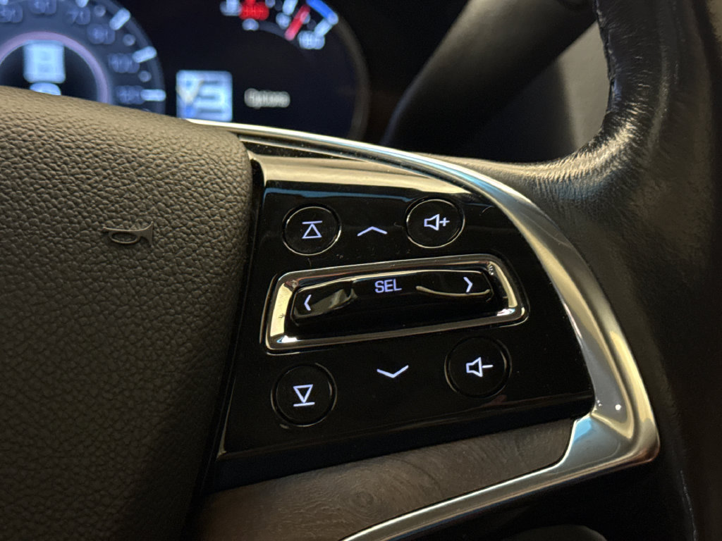Used 2020 Cadillac Escalade Premium Luxury w/ Escalade Sport Edition AWD/4WD image 37