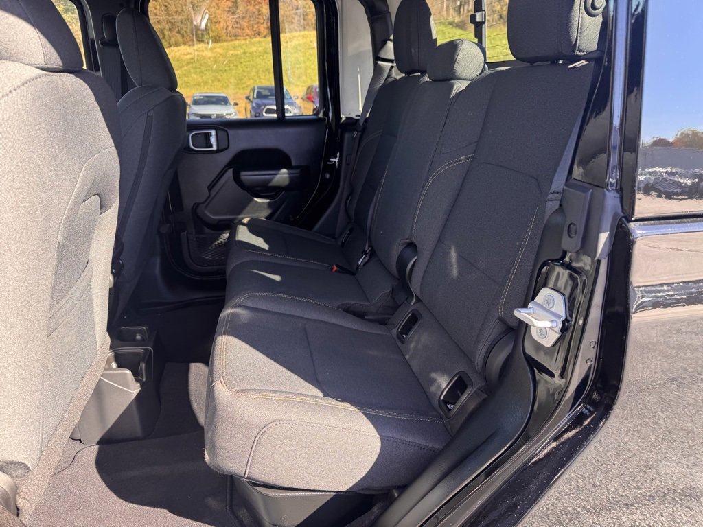 Used 2025 Jeep Gladiator Sport image 19
