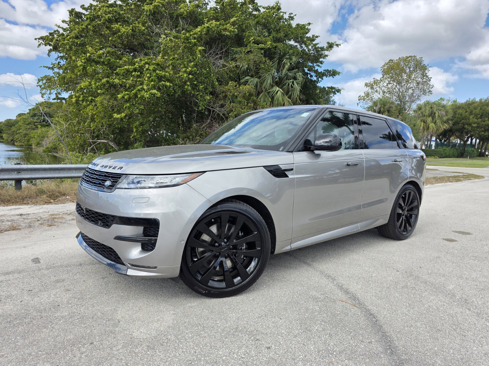 New 2026 Land Rover Range Rover Sport Dynamic SE