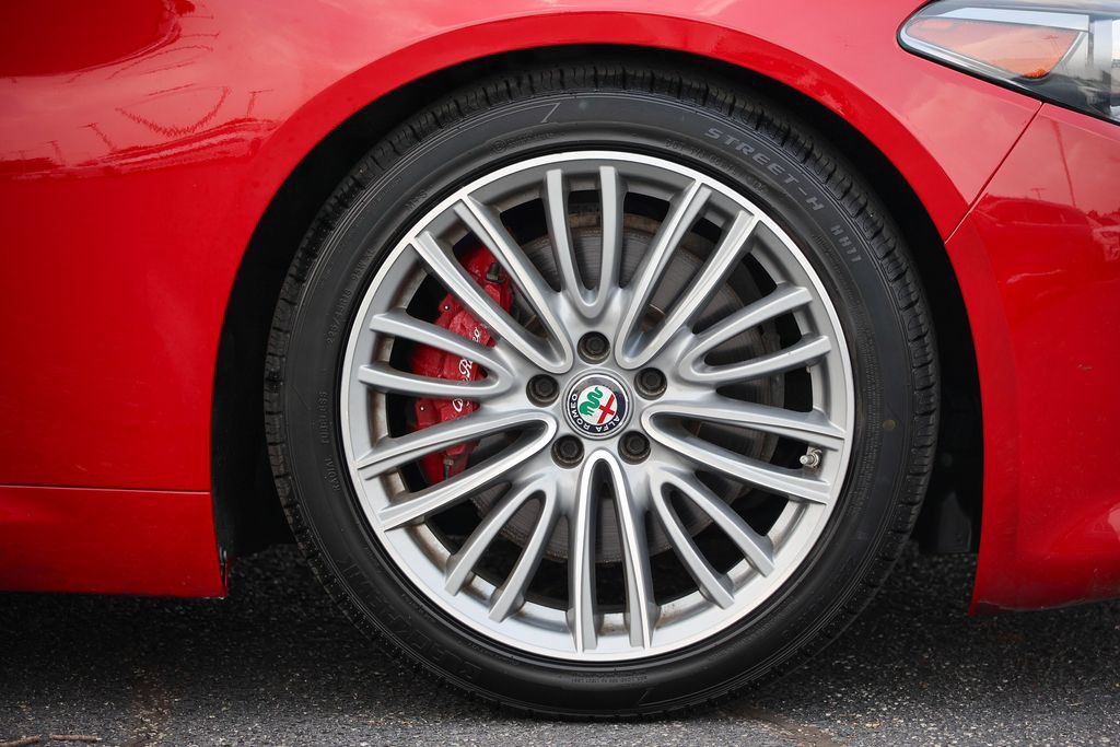 Used 2020 Alfa Romeo Giulia w/ Quick Order Package 22K Sport RWD image 19