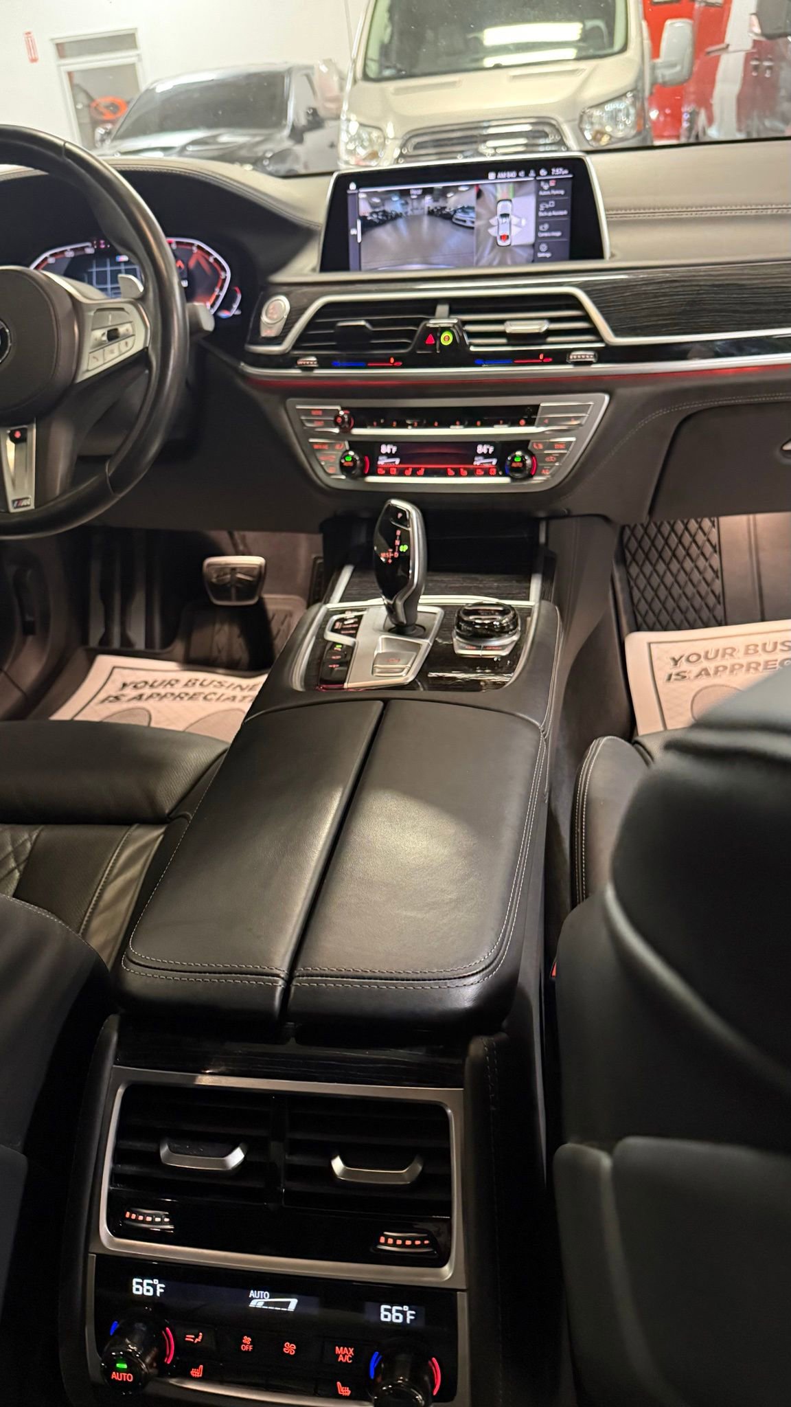 Used 2021 BMW 750i xDrive w/ Executive Package image 16