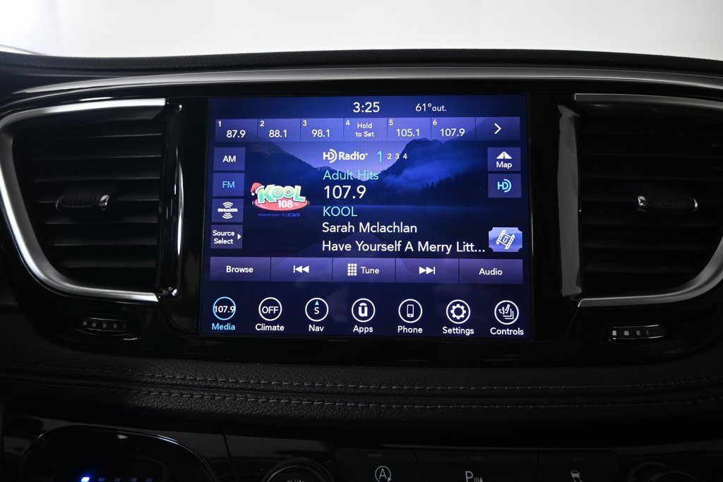 Used 2020 Chrysler Pacifica Limited image 29