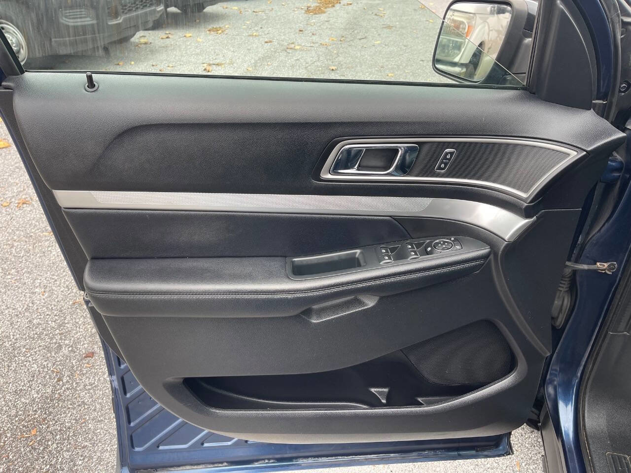 Used 2016 Ford Explorer XLT w/ Equipment Group 202A image 22