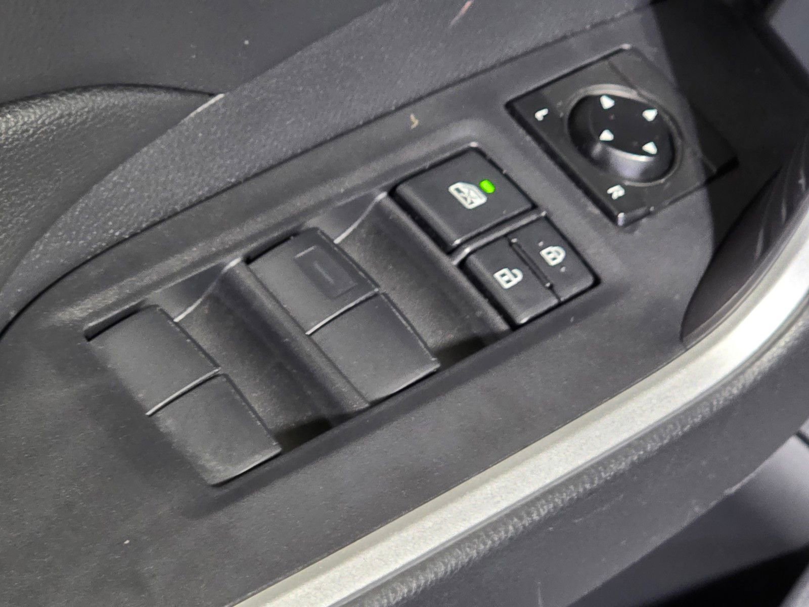 Used 2019 Toyota RAV4 XLE FWD image 21