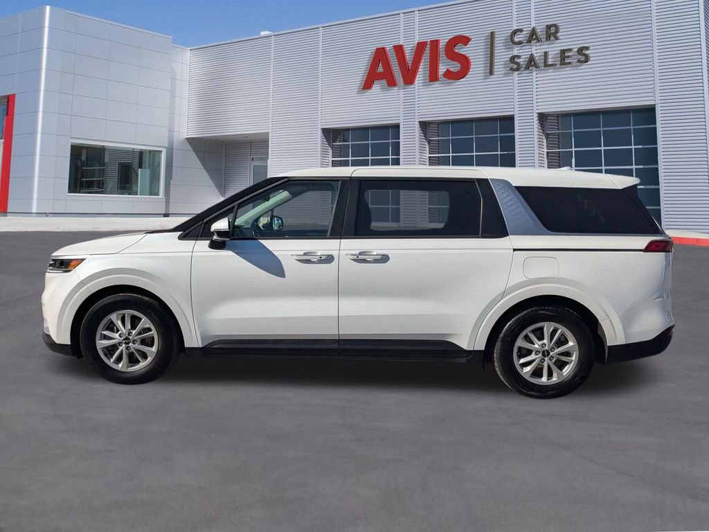 Used 2024 Kia Carnival LX image 2