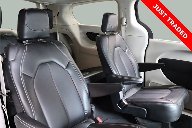Used 2024 Chrysler Pacifica Touring-L image 22