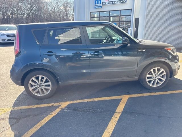 Used 2017 Kia Soul + image 10