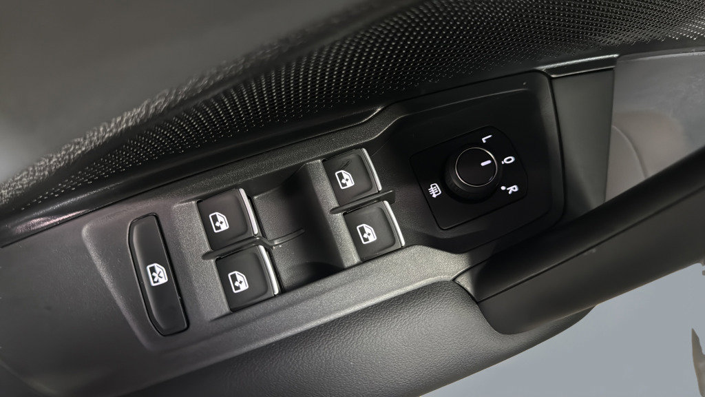 New 2026 Volkswagen Tiguan SE image 15