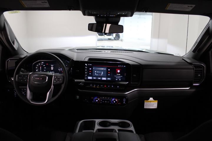 New 2026 GMC Sierra 1500 SLE image 3