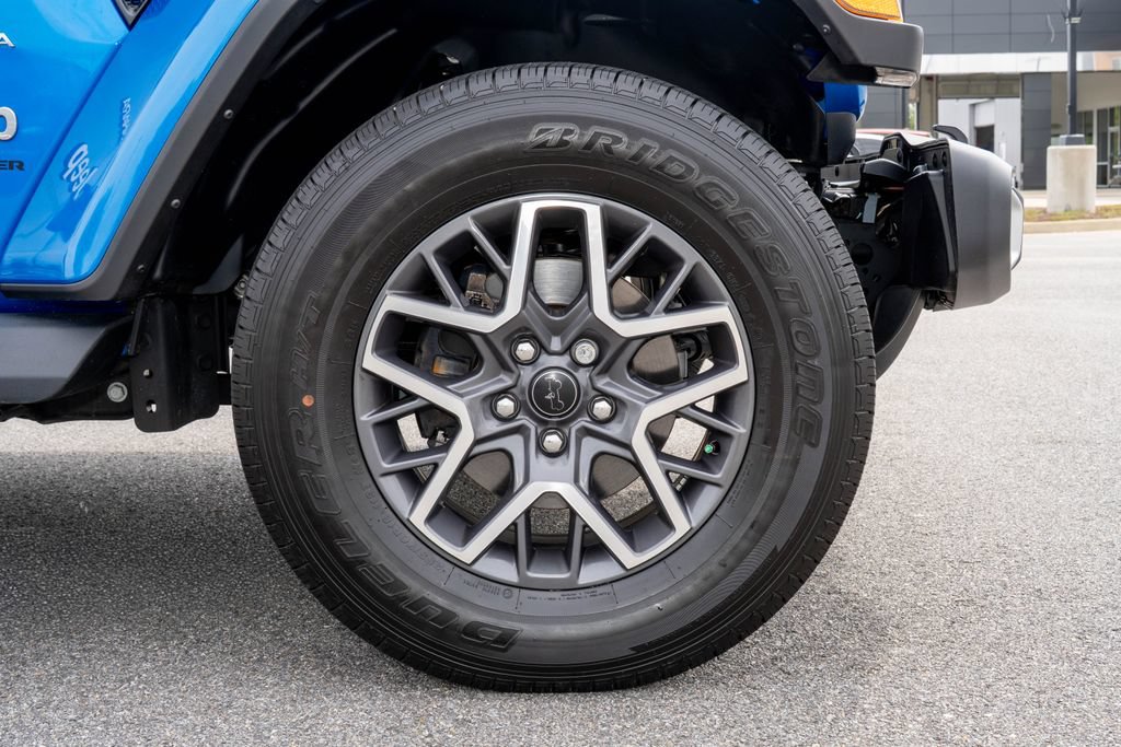 Used 2024 Jeep Wrangler Unlimited Sahara w/ Safety Group AWD/4WD image 34