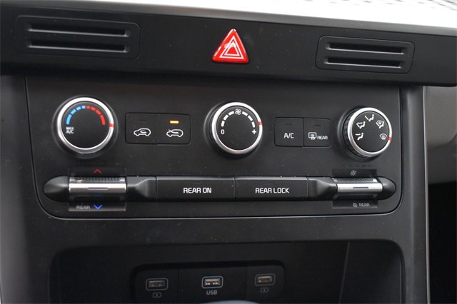 Certified 2024 Kia Carnival LX image 29