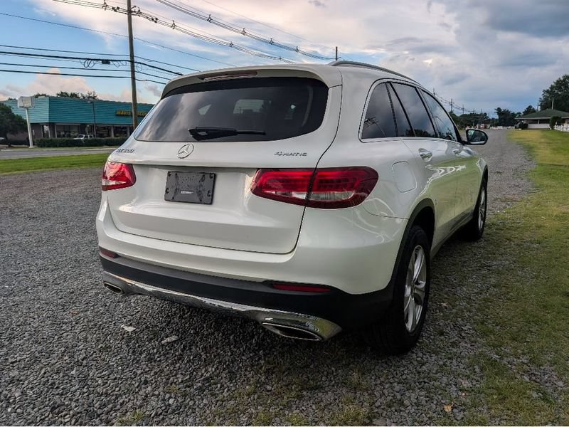 Used 2018 Mercedes-Benz GLC 300 4MATIC image 5