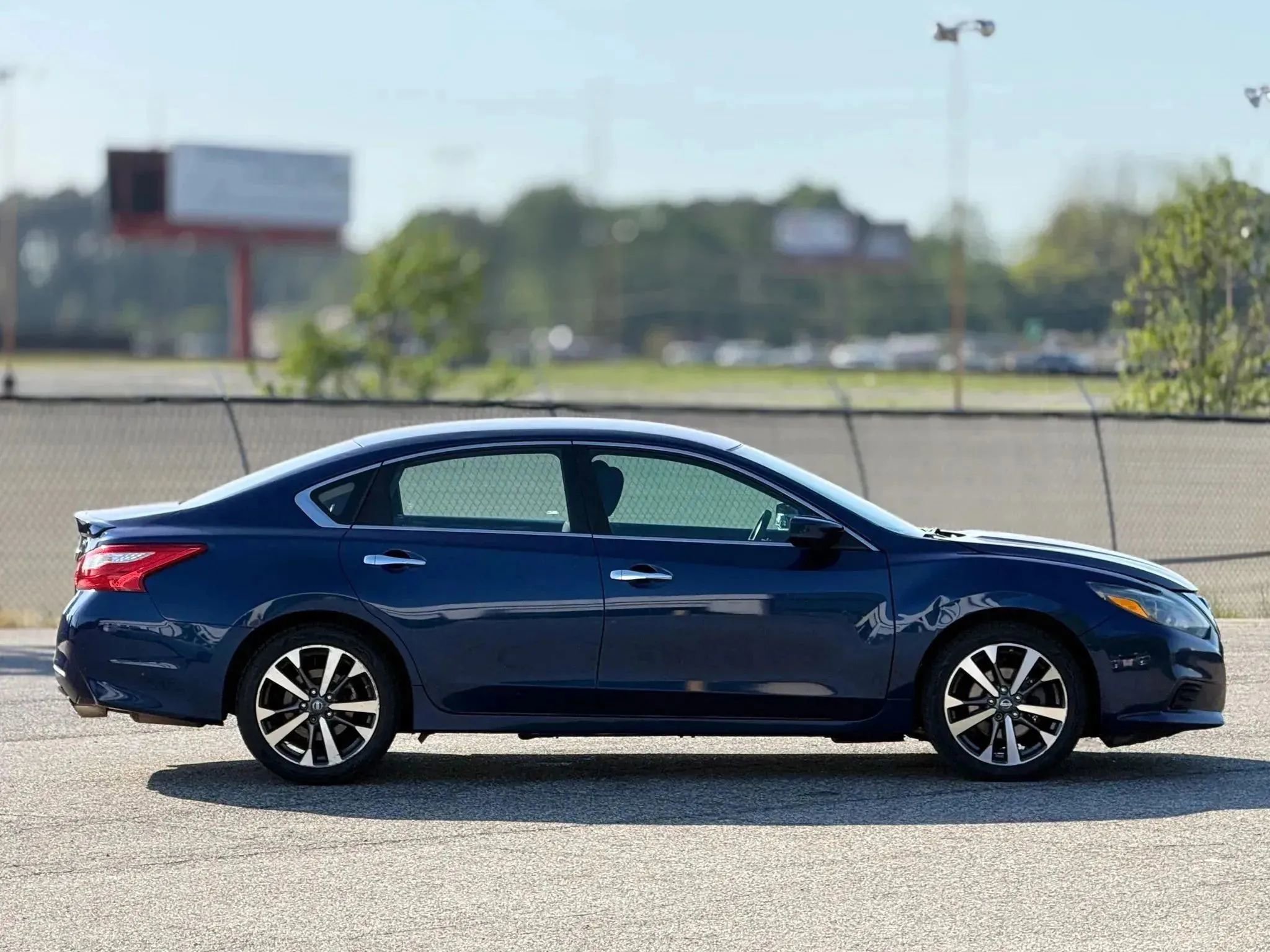 Used 2016 Nissan Altima 2.5 SR FWD image 7