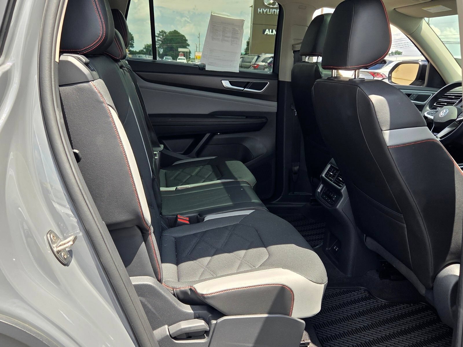 Used 2025 Volkswagen Atlas Peak Edition SE AWD/4WD image 16