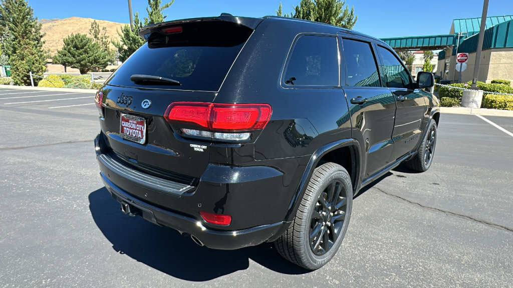 Used 2021 Jeep Grand Cherokee Laredo X image 3