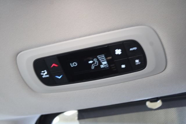 Used 2019 Chrysler Pacifica Touring-L FWD image 24