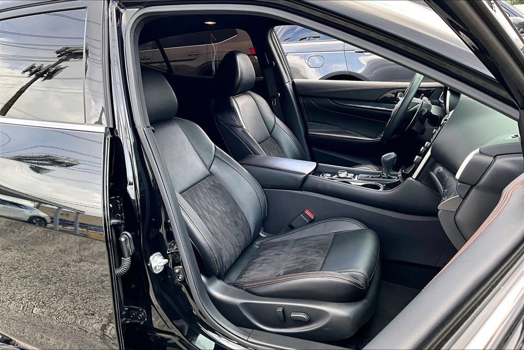 Used 2023 Nissan Maxima SR w/ Sport Mat Group FWD image 10