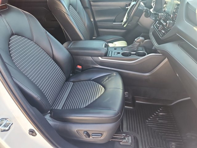 Used 2021 Toyota Highlander XSE image 22