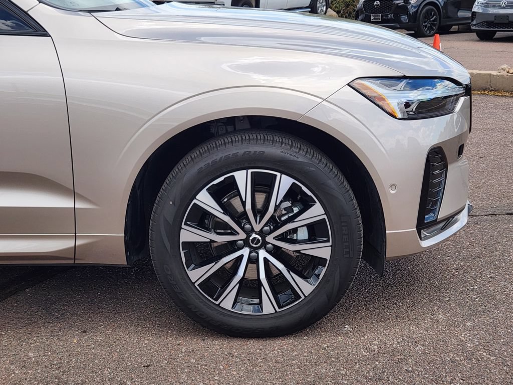 Used 2025 Volvo XC60 B5 Plus AWD/4WD image 29
