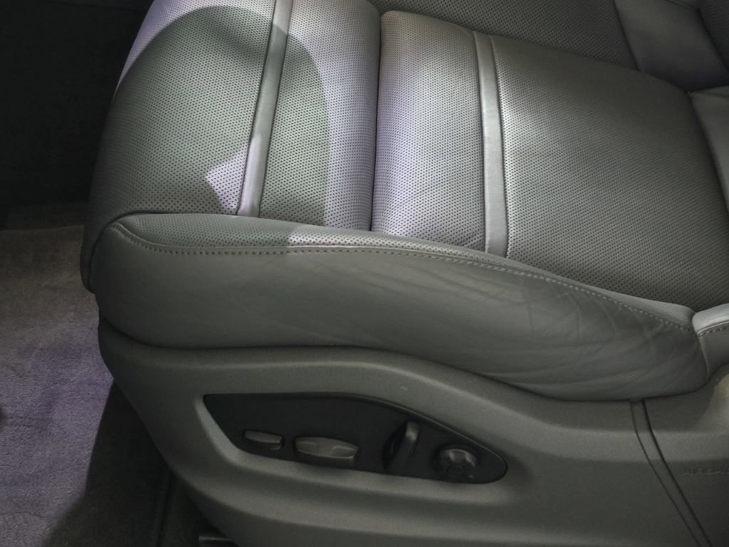 Used 2023 Porsche Cayenne GTS image 31