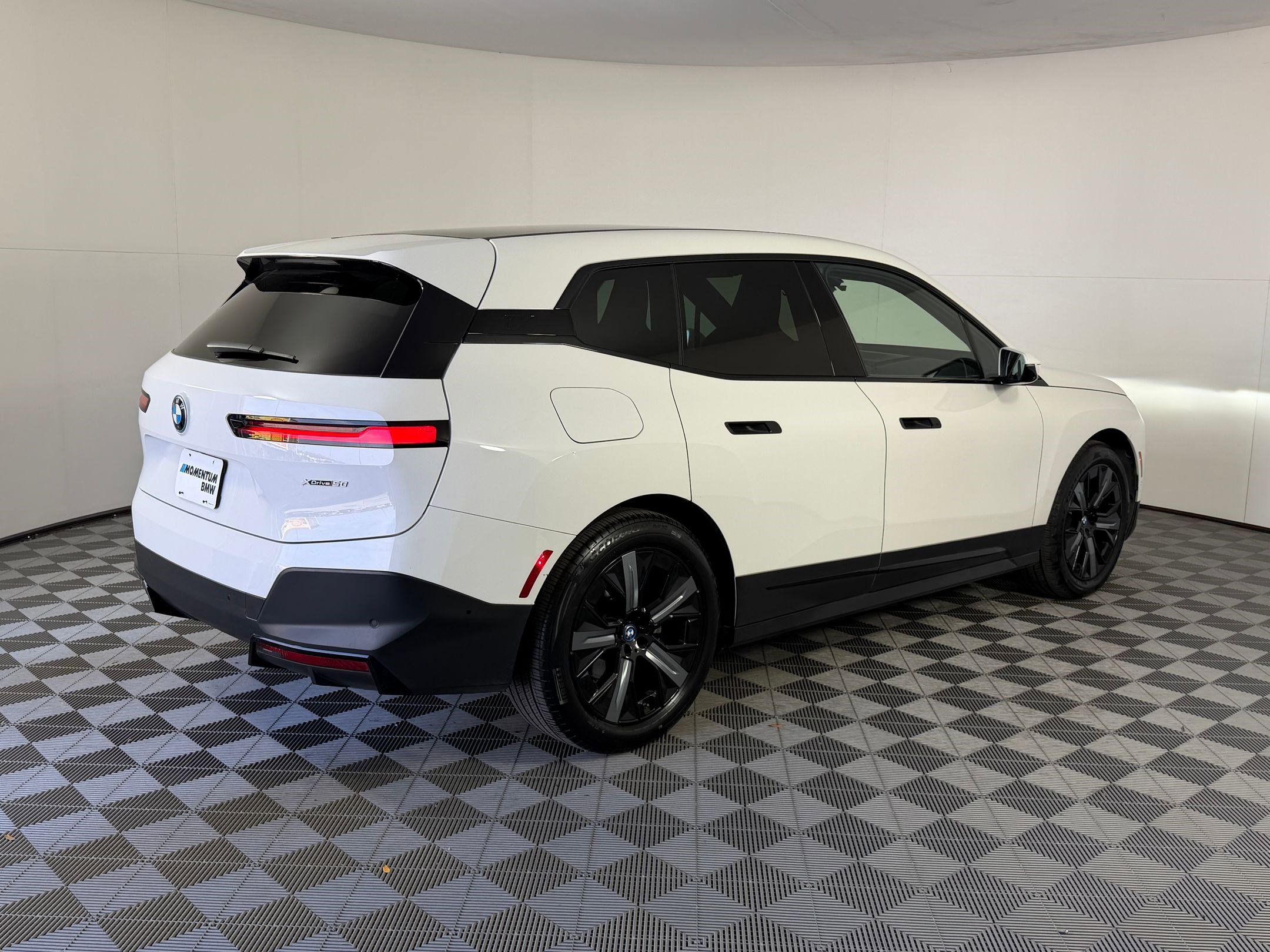 Certified 2022 BMW iX xDrive50 w/ Convenience Package image 9