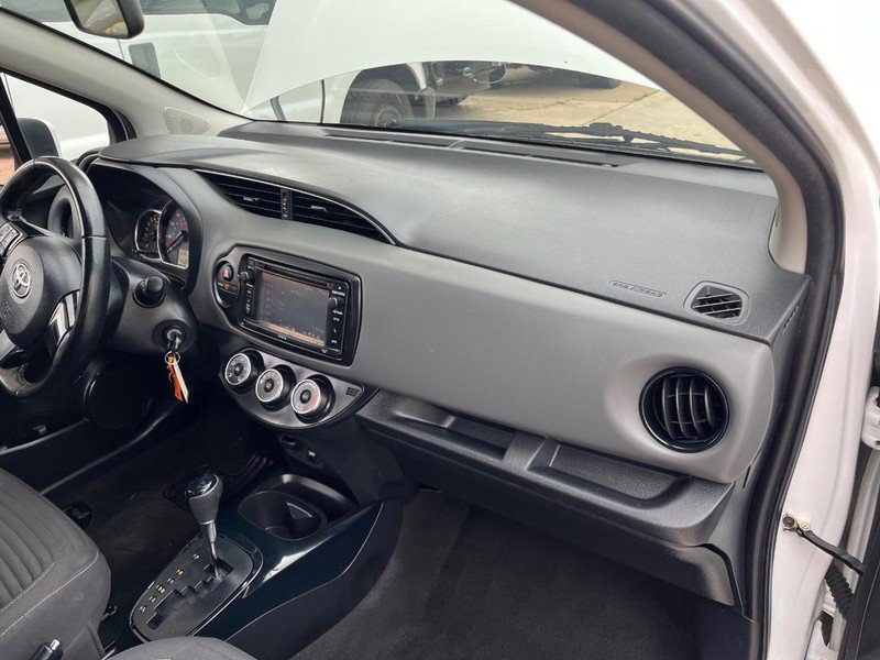 Used 2015 Toyota Yaris SE image 9