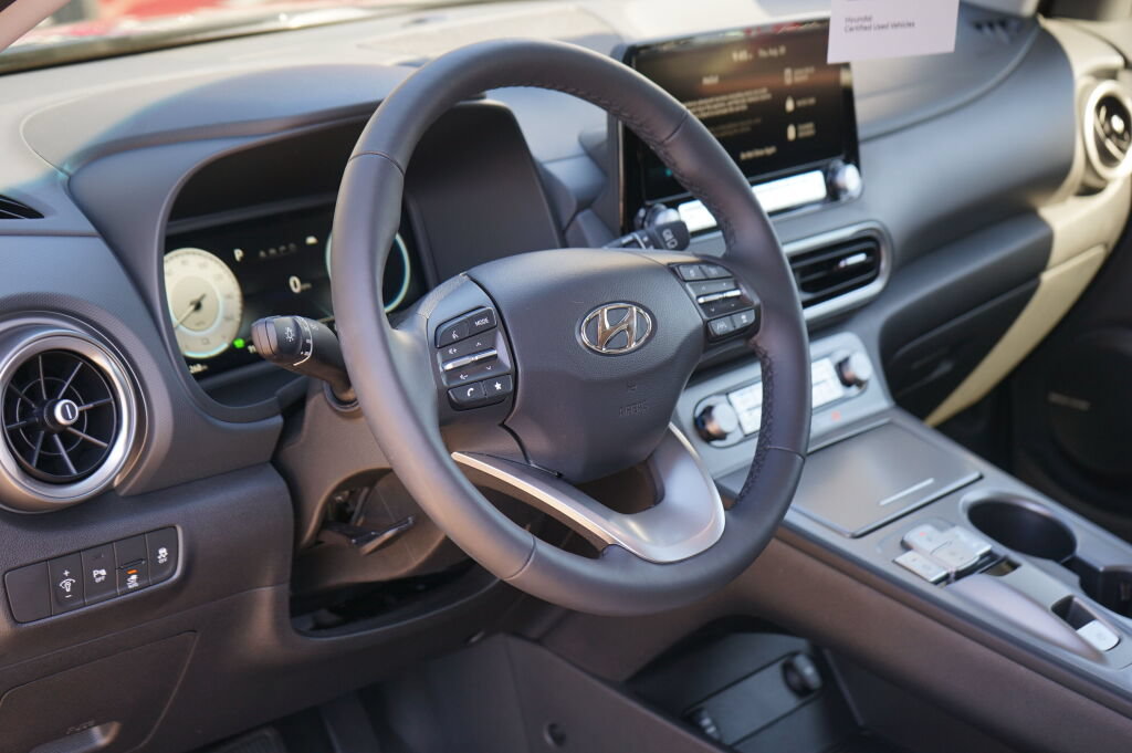 Certified 2023 Hyundai Kona Limited FWD image 15