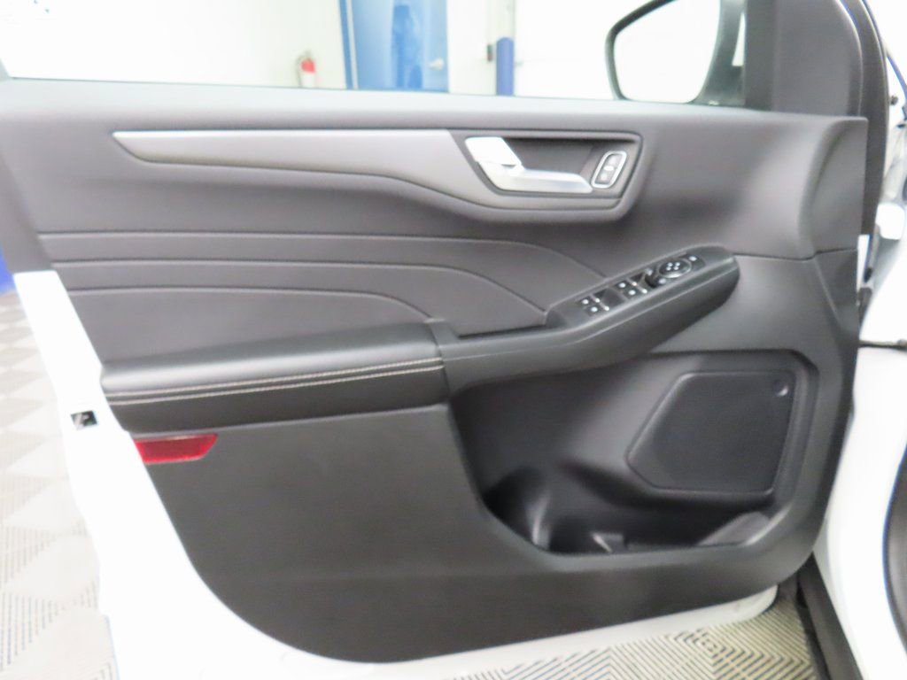 Used 2023 Ford Escape SE image 55