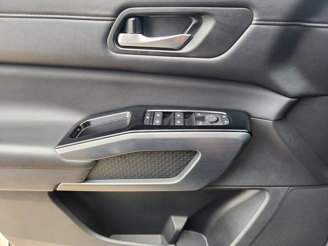 Used 2024 Nissan Pathfinder SL w/ Cargo Package image 25