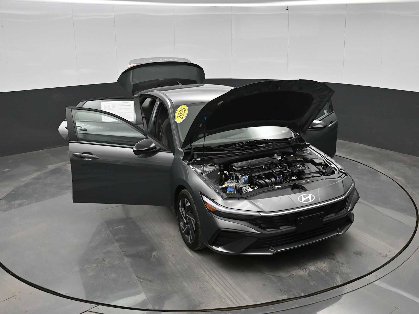 Certified 2025 Hyundai Elantra Sport image 40