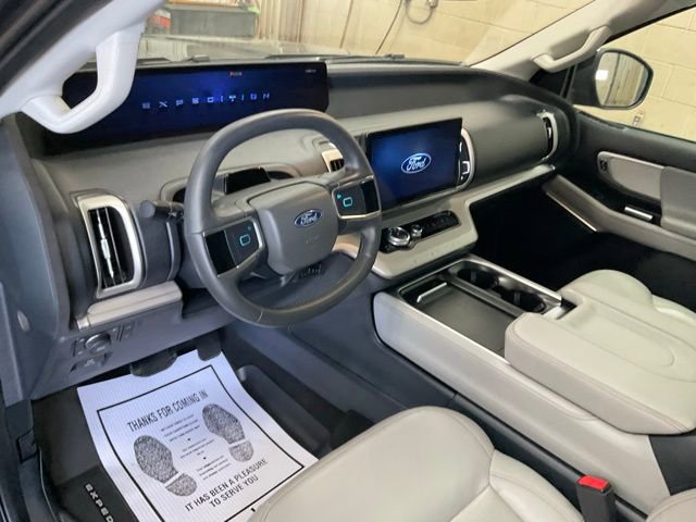 Used 2025 Ford Expedition Active AWD/4WD image 6