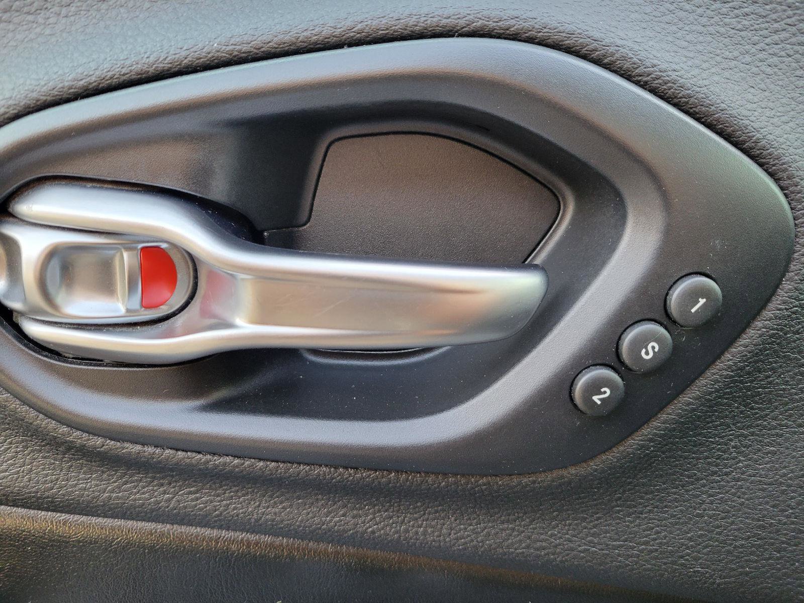 Used 2019 Jeep Cherokee Limited image 7